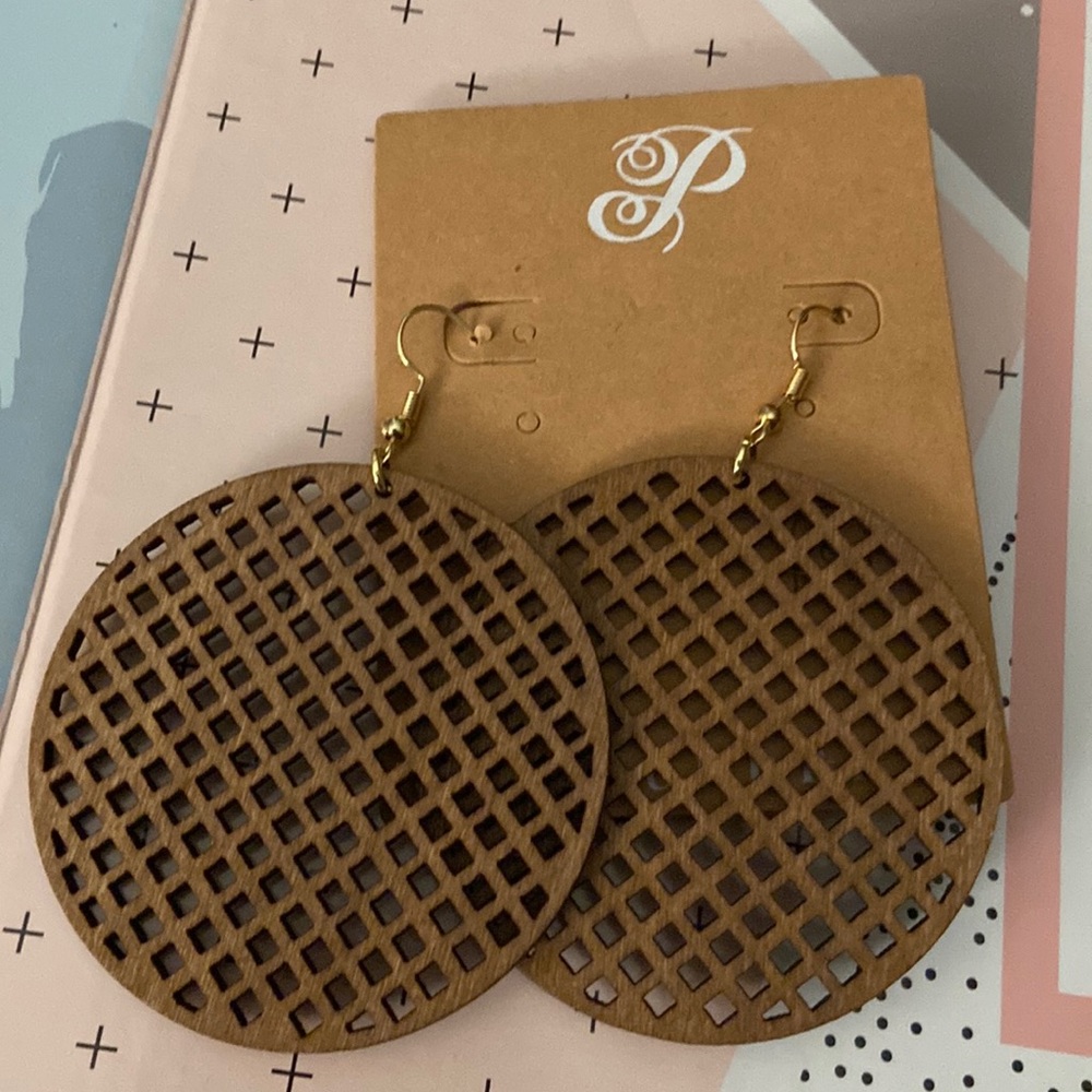 Plunder - Sara earrings. Super lightweight!